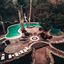 Solar con distintos sectores para realizar eventos al aire libre